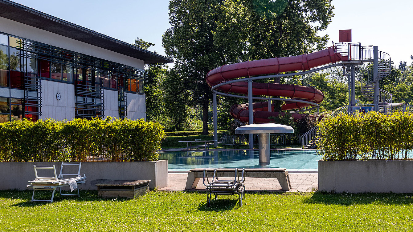 Schwimmbad mit Rutschen in Leoben